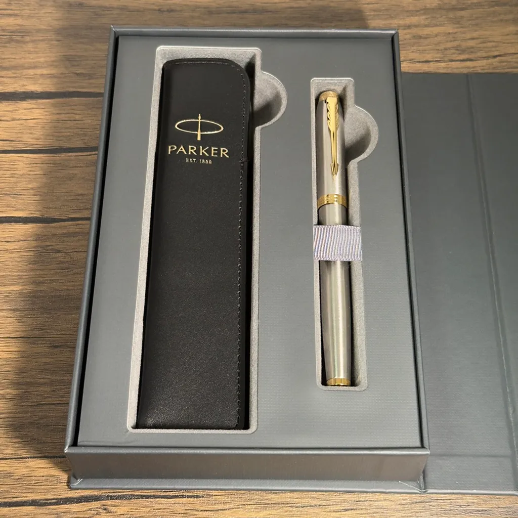(可加購刻字服務)【PARKER 派克】IM鋼桿金夾鋼珠筆 真皮筆套禮盒 1975578PG✿50B005